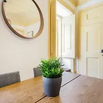 Holiday home Guestready - Classical Portuguese Style Family In Bohomeain Alfama